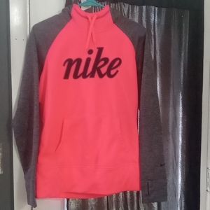 Women's therma fit size med Nike pullover